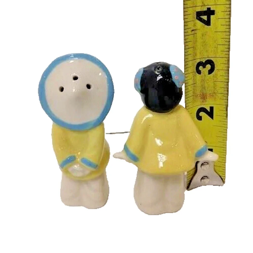 Vtg. Salt and Pepper Shakers Asian Boy Girl Yellow Blue Coolie Coats